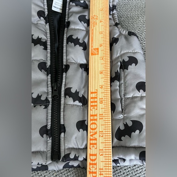 Boy’s Batman Hooded Puffy Vest, Gray w/Black Batman Pattern, Zip Up; Size 18M - Picture 7 of 7
